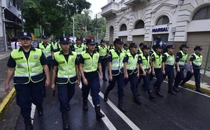 Alerta policial en Asunción por protestas contra la reforma de la Caja Fiscal