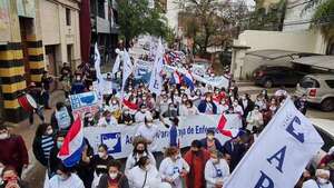 Enfermería se moviliza contra la reforma de la Caja Fiscal - Nacionales - ABC Color