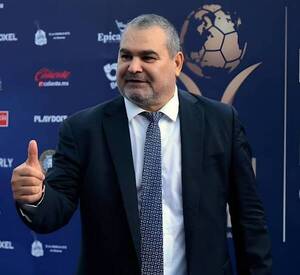 Chila se pichó porque halagaron a Joshua