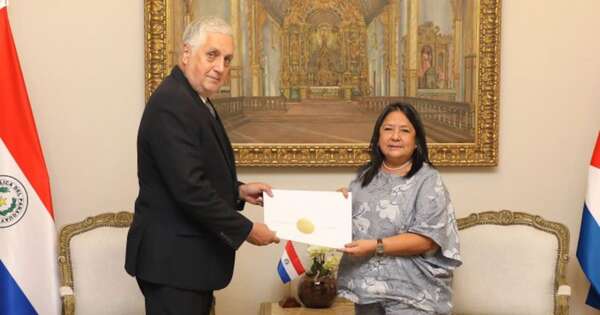 La Nación / La nueva embajadora de Cuba presentó copia de cartas credenciales