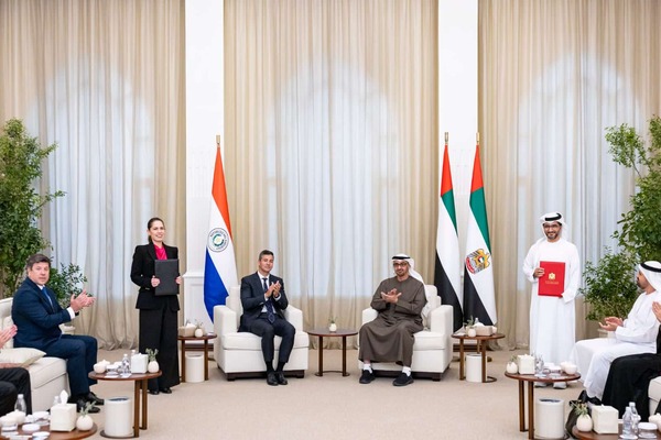 Peña y Emiratos Árabes: Alianza para el Tren y Aeropuertos