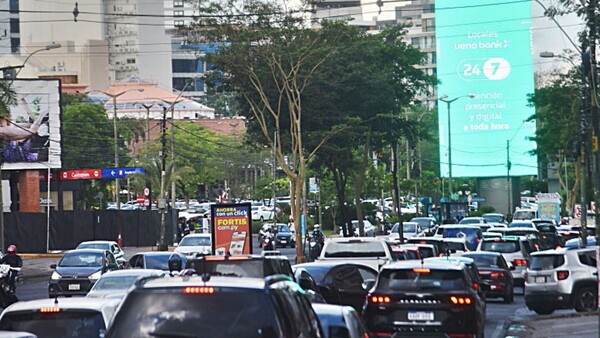Hay “anarquía” de carteles promocionales, según ediles