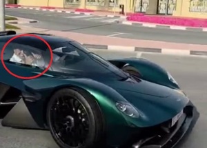 Mientras el país se moviliza por la Caja Fiscal, Peña se pasea en autos lujosos en Dubái