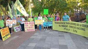 Reforma de la caja fiscal “será el boleto de salida del Gobierno”, advierten docentes - Política - ABC Color
