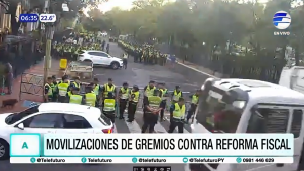 Gremios marchan al Congreso por una reforma integral de la Caja Fiscal