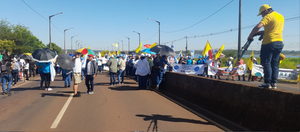 Docentes de Itapúa se movilizan sobre la Ruta PY01 contra la reforma de la Caja Fiscal