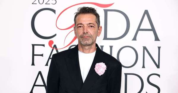 Versace nombra a Pieter Mulier como nuevo director creativo tras su compra por Prada