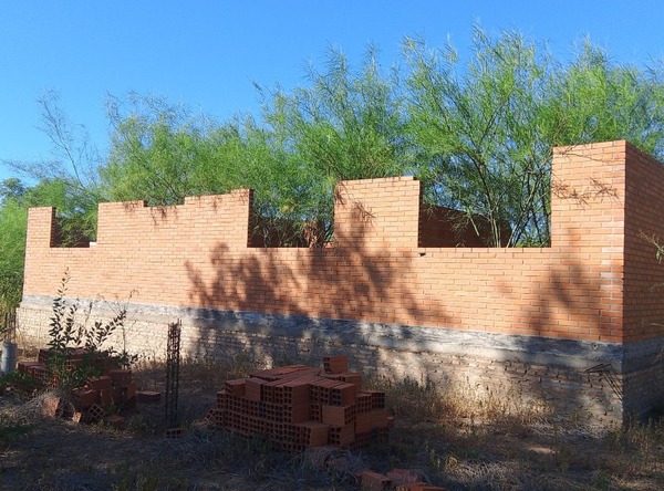 Denuncian abandono de obra sanitaria en el Chaco: una USF «fantasma» consumida por el monte hace seis años