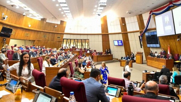 ¡Qué pelada! En lugar del audio de la sesión de Diputados se escucharon chismes