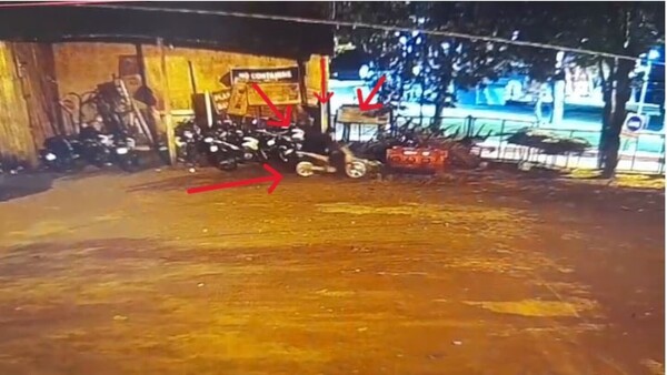 Entró al corralón y "rescató" la moto que los zorros habían quitado a su hermana