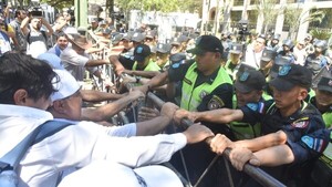 Las postales que dejó la manifestación docente contra la reforma de la Caja Fiscal
