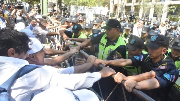 Las postales que dejó la manifestación docente contra la reforma de la Caja Fiscal