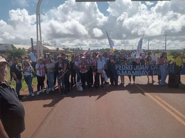 Caja fiscal: docentes de PJC protestan con cierres en la ruta PY05 - Nacionales - ABC Color