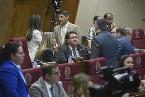 Diputados mantienen jubilación vip: seguirán cobrando G. 26,5 millones y aportarán menos que docentes - Política - ABC Color