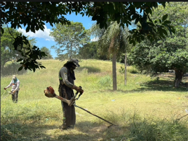 Municipalidad realiza limpieza y puesta en valor de la escalinata de Arroyo Porã