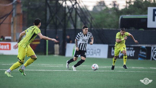 Baja sensible en Libertad: Hugo Fernández se pierde lo que resta del semestre