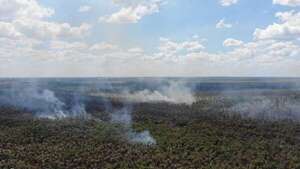 Video: militares y bomberos controlan incendio en Villa Hayes - Nacionales - ABC Color