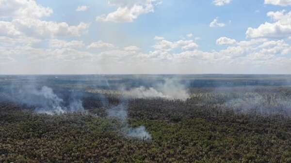 Video: militares y bomberos controlan incendio en Villa Hayes - Nacionales - ABC Color