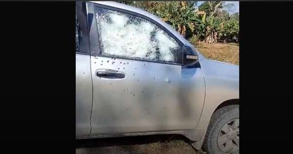 La Nación /  Colombia: escoltas de senador mueren en atentado