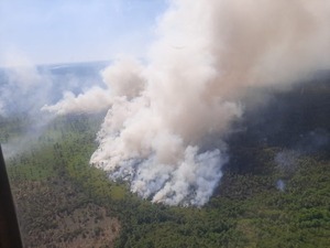 Popular / Incendio sin control en Villa Hayes oheja a bomberos exhaustos
