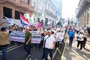 Reforma de la caja fiscal: educadores califican de atropello la aprobación en Diputados - Política - ABC Color