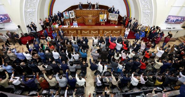 La Nación / Parlamento de Venezuela aprueba la ley de amnistía