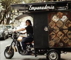 Pastel mandi'o se vende a tutiplén en charrolandia