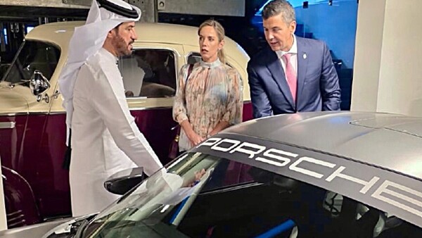 Paseo de Peña en autos de lujo en Dubái generó una lluvia de críticas