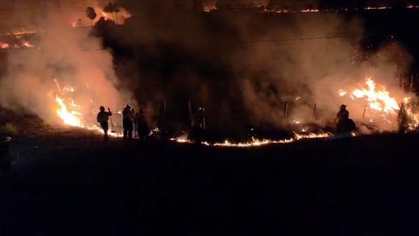 Controlan incendio de gran magnitud en pastizales de Carapeguá