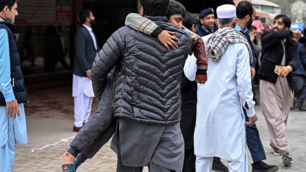 Al menos 15 muertos y 80 heridos en un atentado en una mezquita de Pakistán