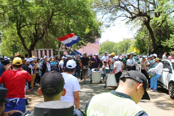 Popular / Ministro Luís Ramírez abierto al diálogo con docentes, pero clases deben iniciar el 23 de febrero 