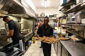 ¿Qué es el Gran Reemplazo? La teoría avivada tras la regulación de migrantes en España - Mundo - ABC Color