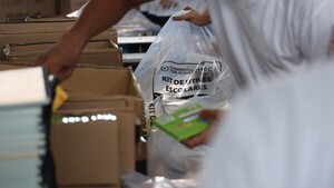 ¿Cómo son los kits de útiles escolares que distribuye el MEC?