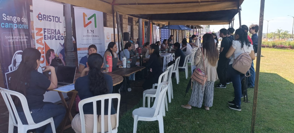 Municipalidad de Encarnación realiza Feria de Empleo para fortalecer la inserción laboral