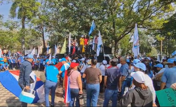 Gremios docentes condicionan inicio de clases: exigen frenar «reforma de shock» de la Caja Fiscal