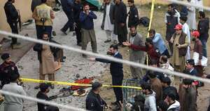 La Nación / Pakistán: atentado contra mezquita dejó más de 30 muertos y 130 heridos