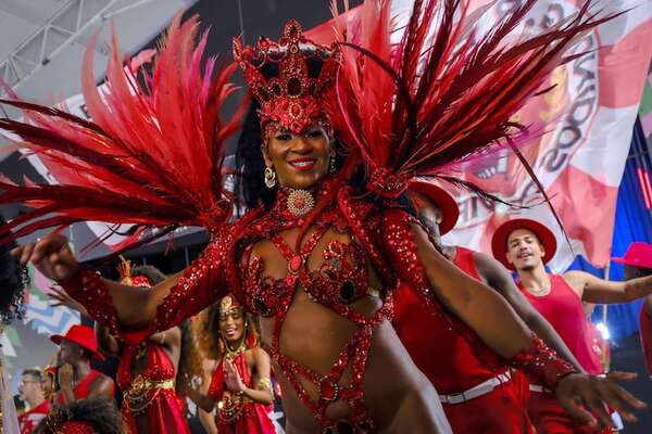 Brillos y lentejuelas inundan Río de Janeiro una semana antes del Carnaval - Mundo - ABC Color