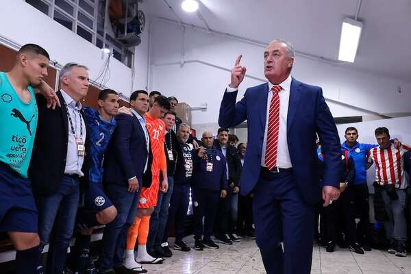 Gustavo Alfaro y el horizonte de la Albirroja: “Cuando uno se atreve a soñar, el cielo es el límite”   - Selección Paraguaya - ABC Color
