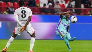 Golazo del Kaku Romero en Emiratos Árabes Unidos