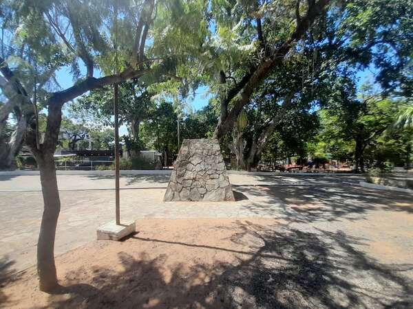 Denuncian demolición del pedestal del busto de Bernardino Caballero en San Bernardino - Nacionales - ABC Color