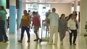 Renuncias diarias de enfermeros en el IPS: Denuncian bajos salarios y sobrecarga laboral