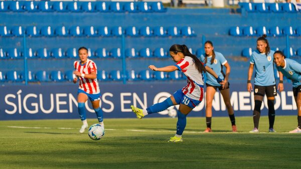 Paraguay iguala ante Uruguay, pero se mantiene en la cima