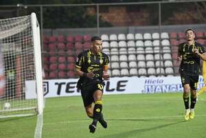 Recoleta goleó 3-0 a San Lorenzo: Paseo del Canario en Ciudad Universitaria - Fútbol - ABC Color