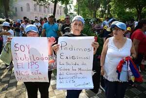 Peña sacrifica al trabajador para pedir créditos y ‘sobres’, dice Villalba - Política - ABC Color