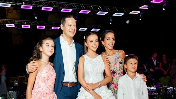 Lucía Mezgolits festejó sus 15 años