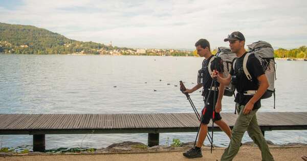 Diario HOY | Dos franceses culminan épica caminata de 12.850 km desde Francia hasta Shanghái