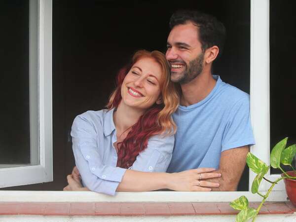 Micro-romance: cinco gestos cotidianos que alimentan la conexión más que una cena de lujo - Sexualidad - ABC Color