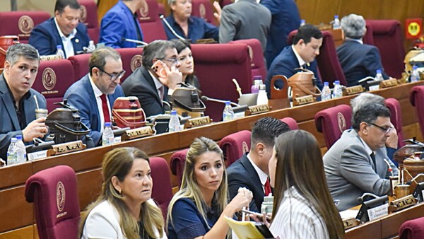 Suba de aporte a Caja Fiscal regirá de inmediato para los funcionarios