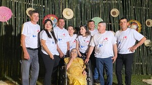 “La señora del pohã ñana” sopló 100 velitas