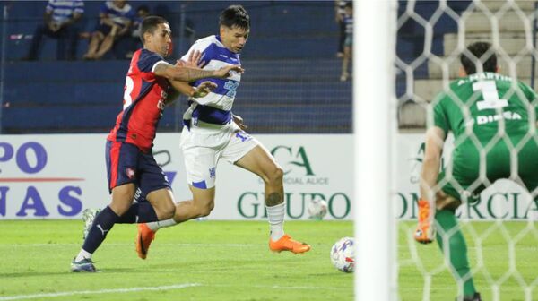 Empate sin brillo entre el gallo y el ciclón